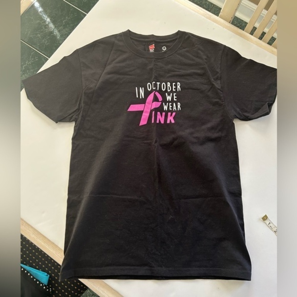 HANES BLACK BREAST CANCER AWARENESS T SHIRT  SIZE MEDIUM